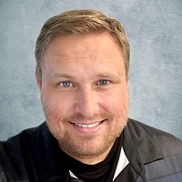 Jonathan Manning, Certified Clinical Hypnotherapist and founder of Leading Edge Hypnotherapy, smiling in a professional headshot. Specializing in Trauma Hypnotherapy, Porn Addiction Recovery, and Weight Loss Hypnosis for clients seeking emotional, behavioral, and spiritual transformation.
